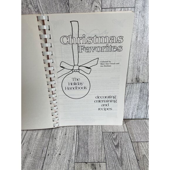 Christmas Favorites The Holiday Handbook Decorating Entertaining Recipes - Picture 4 of 9